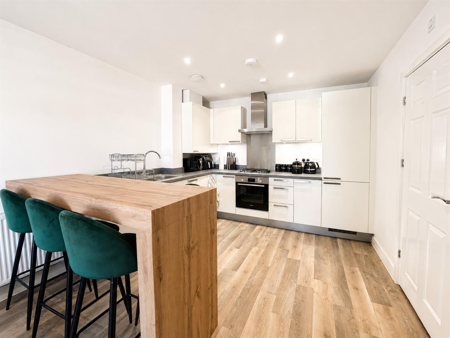 2 bed property in 30 Warwick Avenue, Bedford
